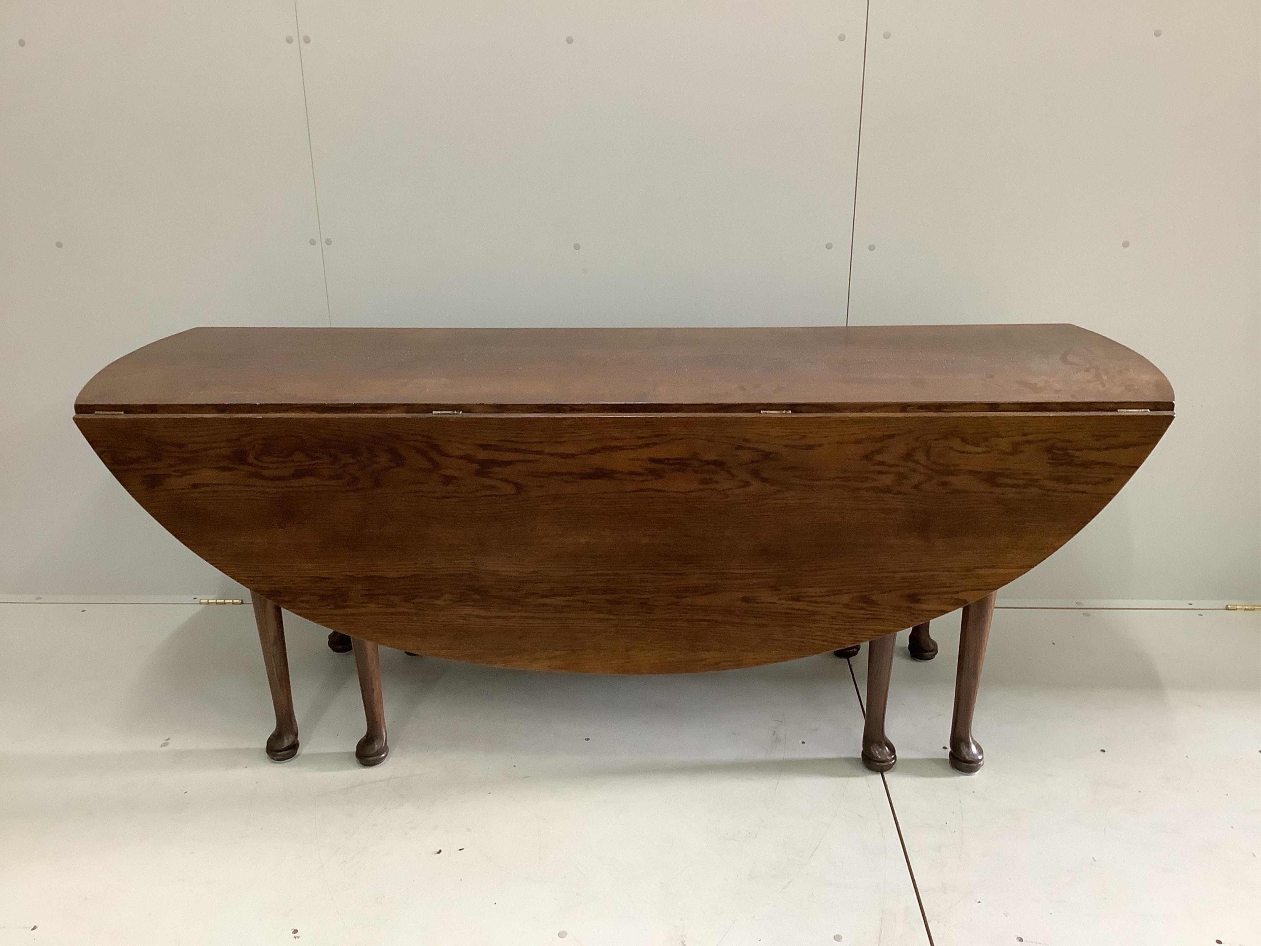 A reproduction 18th century style oak drop leaf wake table, length 194cm, width 150cm extended, height 77cm